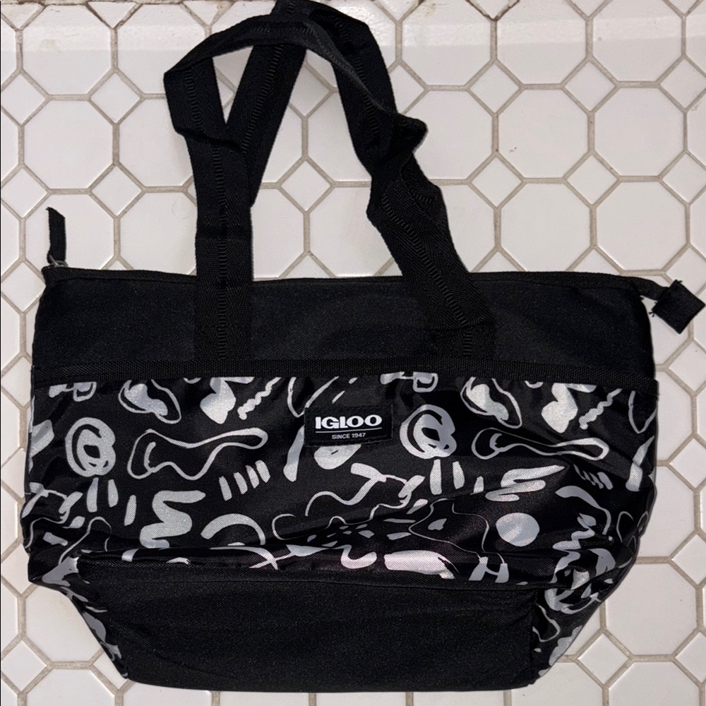 Igloo Black and White Insulated NWOT